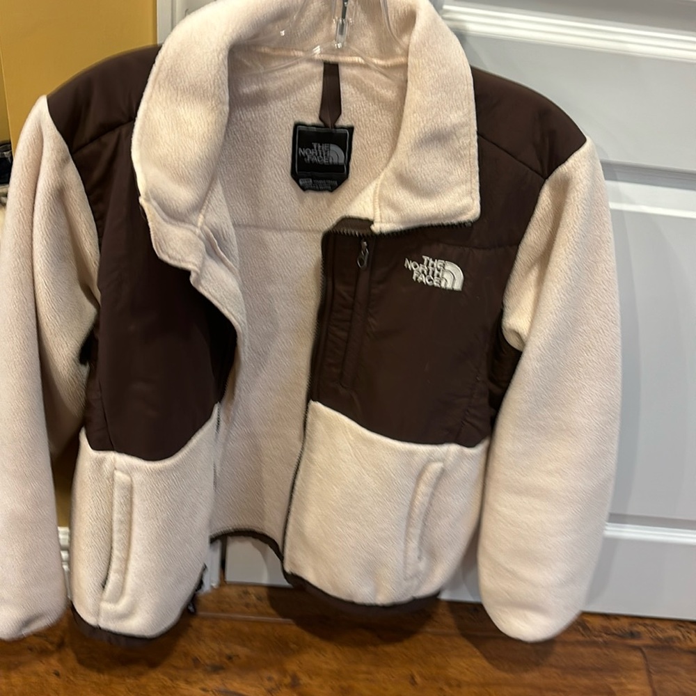 North face ladies size medium. Good condition pink with brown accents.